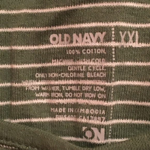 Old Navy T-shirts (set of 2) - Picture 3 of 3